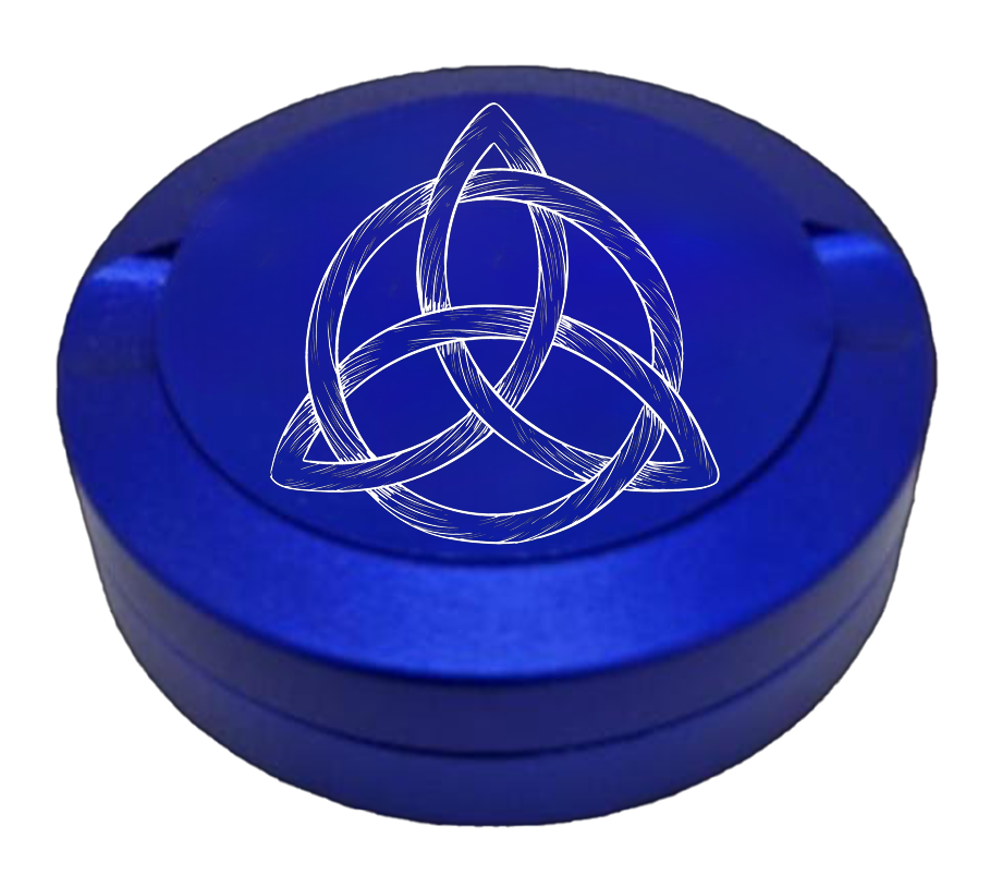 Gravierte Snusdose aus Aluminium mit Motiv -Dreifachhorn Odins - blaue Oberfläche