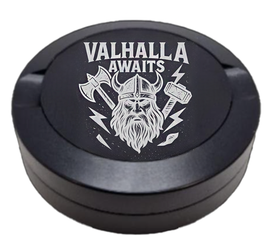 Gravierte Snusdose aus Aluminium mit Gravur - Vaqllhalla Awaits - schwarze Oberfläche
