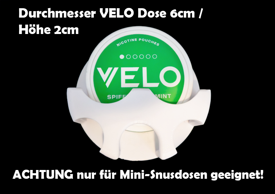Du willst deine Lieblingsdose auch unterwegs immer griffbereit haben? Dann ist unsere Sonnenblendenhalterung fürs Auto genau das Richtige für dich!