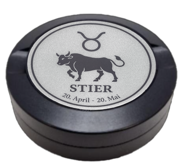 Dreiteilige Snusdose in Schwarz mit eingraviertem Sternzeichen - Motiv Stier auf dem Deckel, stilvoll arrangiert auf einem dunklen Hintergrund.
