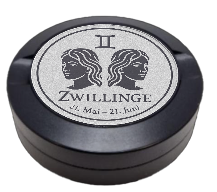 Dreiteilige Snusdose in Schwarz mit eingraviertem Sternzeichen - Motiv Zwillinge auf dem Deckel, stilvoll arrangiert auf einem dunklen Hintergrund.