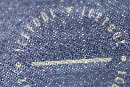 Icetool Snusdose mit Jeansoptik Black Denim, Nahaufnahme