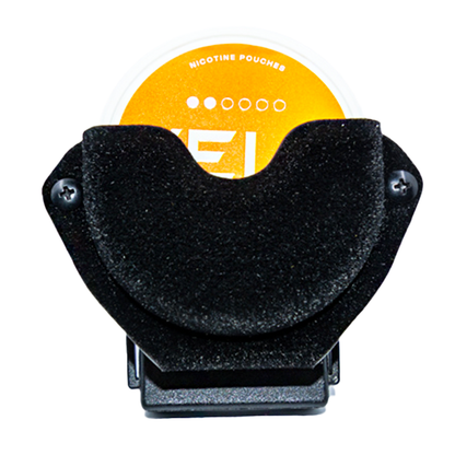BGs Snus Holster Soft in Schwarz, Ansicht von vorne, stilvolles und funktionales Design für unterwegs.