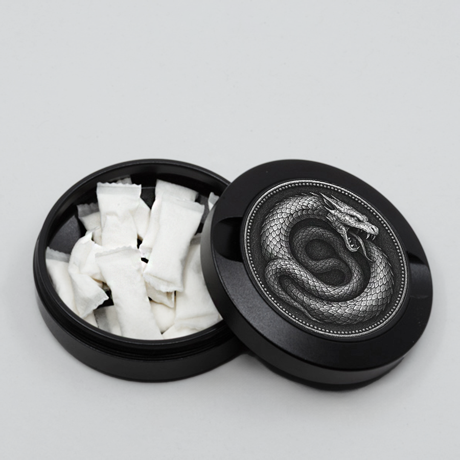 Gravierte Snusdose aus Aluminium mit Jörmungander Motiv, personalisierbar, hochwertige Lasergravur