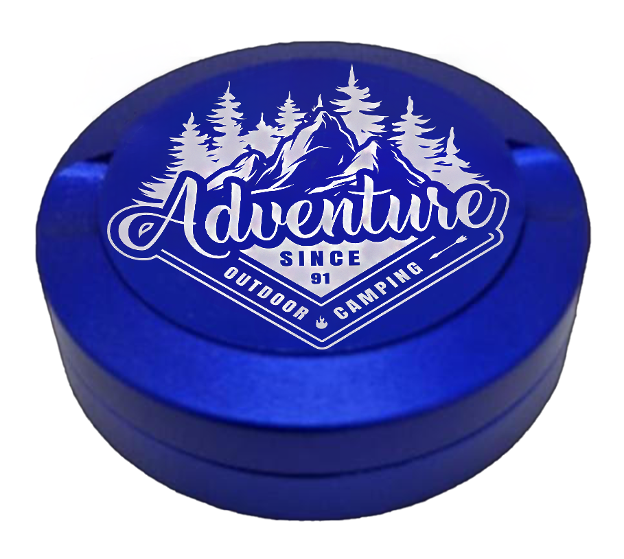 Gravierte Snusdose aus Aluminium mit Gravur - Adventure Since 91 - blaue Oberfläche