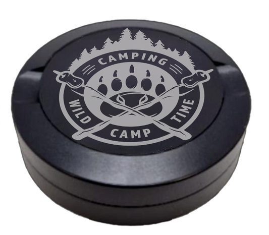 Gravierte Snusdose aus Aluminium mit Gravur - Bären Camp - schwarze Oberfläche