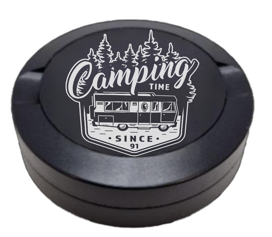 Gravierte Snusdose aus Aluminium mit Gravur - Camping Time - schwarze Oberfläche