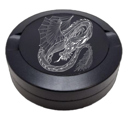 Gravierte Snusdose aus Aluminium mit Motiv -Drachen - schwarze Oberfläche