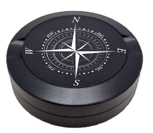 Gravierte Snusdose aus Aluminium mit Motiv - Kompass- schwarze Oberfläche