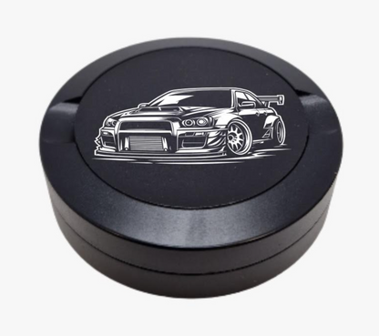 Gravierte Snusdose aus Aluminium mit Gravur - Rennauto - schwarze Oberfläche