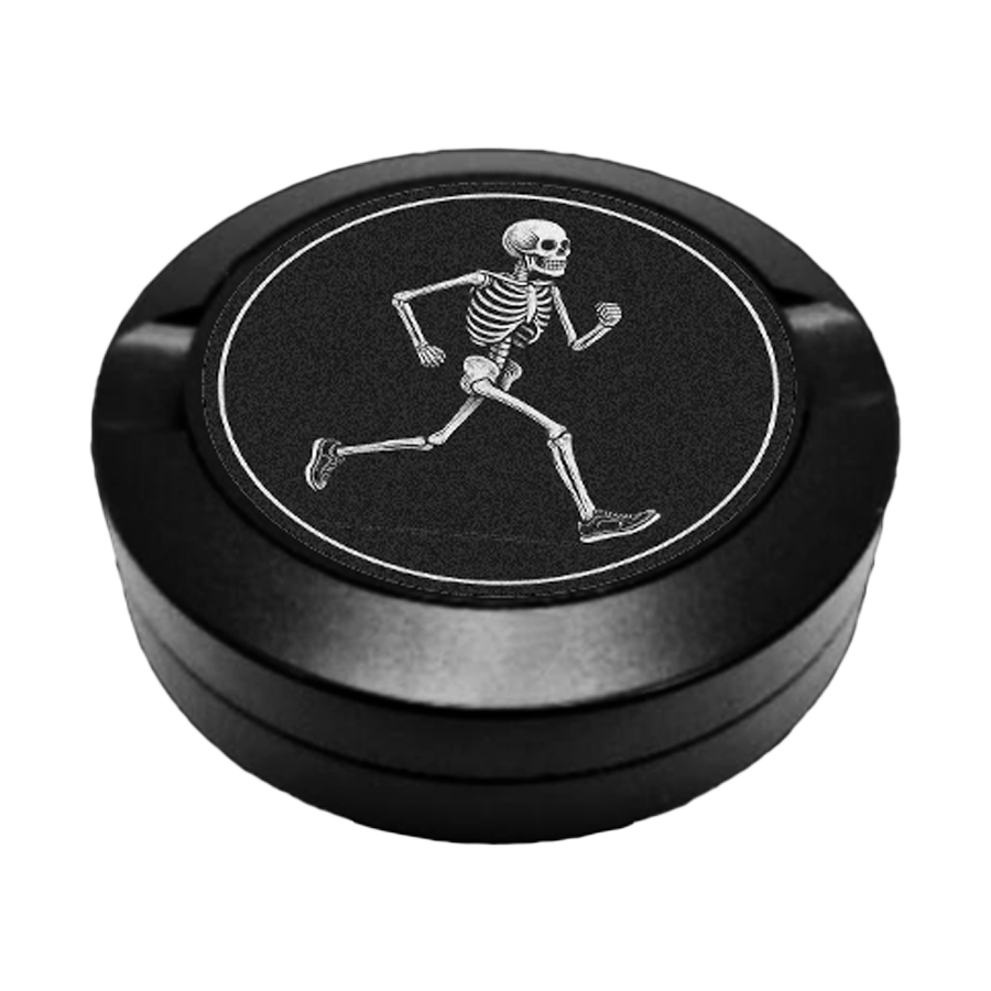 Gravierte Snusdose mit Ripsy Skelettmännchen Motiv, joggend, feine Lasergravur, Metall-Snusdose schwarz, Ripsy Design.