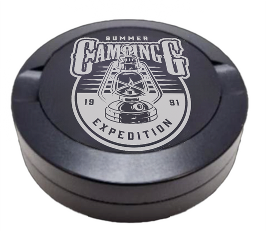 Gravierte Snusdose aus Aluminium mit Gravur - Summer Camping - schwarze Oberfläche