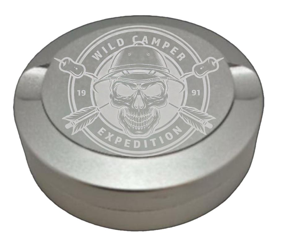 Gravierte Snusdose aus Aluminium mit Gravur - Wild Camper Expedition - silbrige Oberfläche