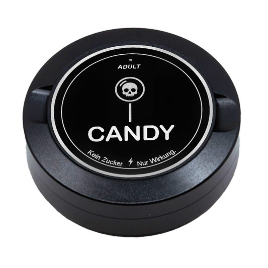 Gravierte Snusdose aus Aluminium mit Motiv «Adult Candy  « auf der Vorderseite, detailreiche Lasergravur, personalisierbare Tabakdose in runder Form.