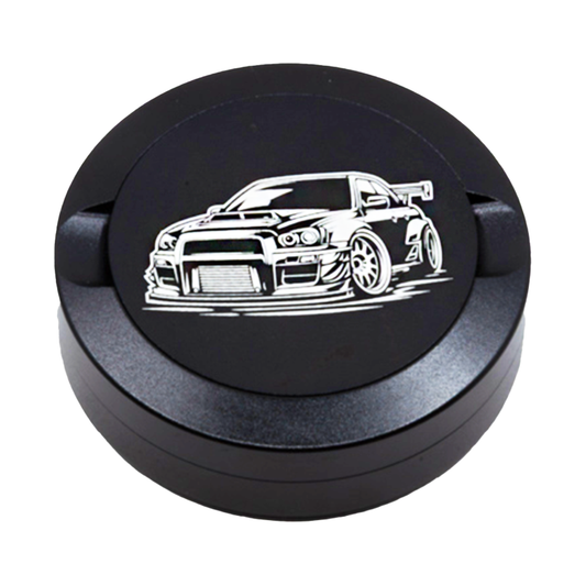 Gravierte Snusdose aus Aluminium mit Motiv « Nitro Rush « auf der Vorderseite, detailreiche Lasergravur, personalisierbare Tabakdose in runder Form.