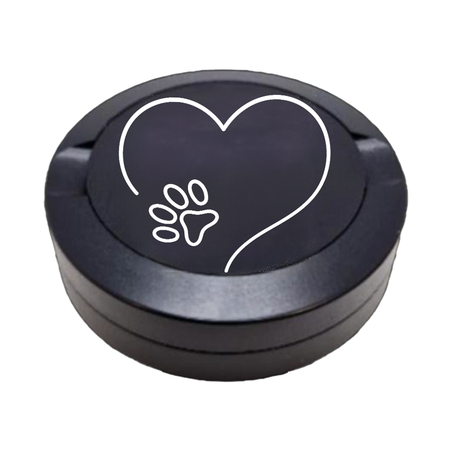 Gravierte Snusdose aus Aluminium mit Motiv « Paw_Love « auf der Vorderseite, detailreiche Lasergravur, personalisierbare Tabakdose in runder Form.