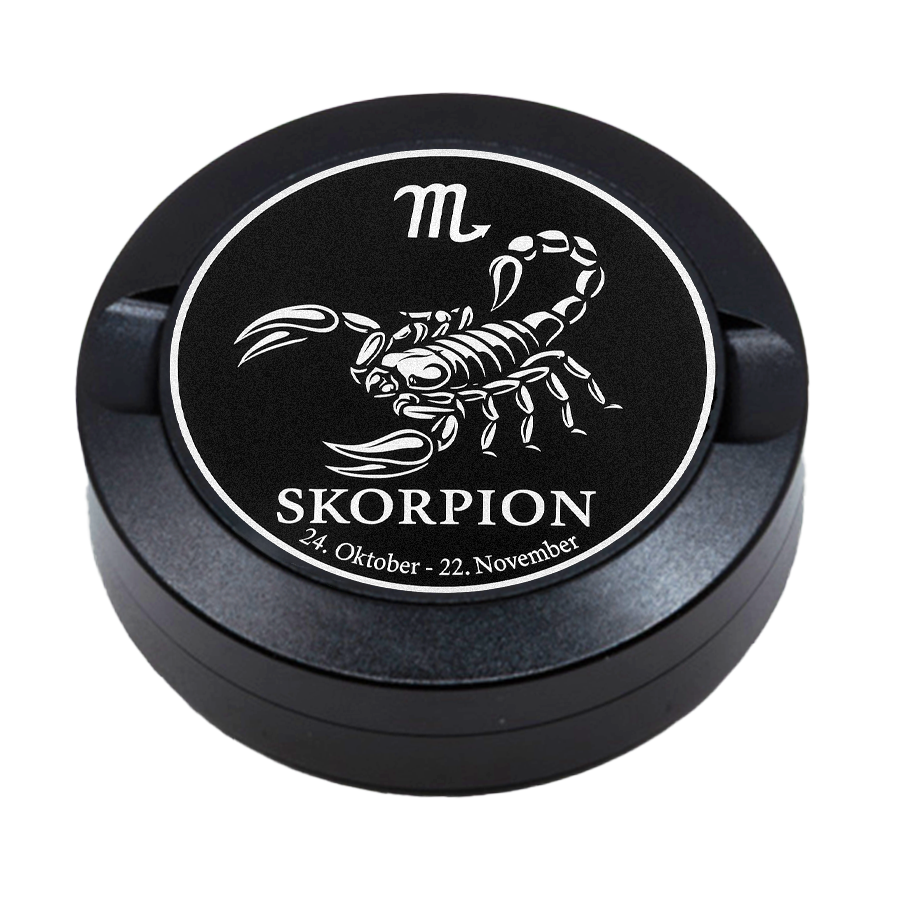 Gravierte Snusdose aus Aluminium mit Motiv « Skorpion « auf der Vorderseite, detailreiche Lasergravur, personalisierbare Tabakdose in runder Form.