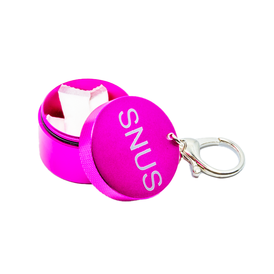 Mini Snusi Schlüsselanhänger pink, Detailansicht des kleinen Behälters für Snus-Rationen.