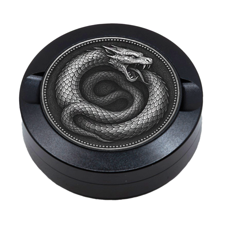 Personalisierte Snusdose mit Jörmungander Monogramm Gravur aus Aluminium, minimalistisch, elegante Lasergravur mit Motiv