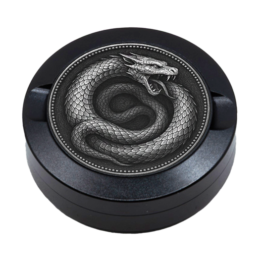 Personalisierte Snusdose mit Jörmungander Monogramm Gravur aus Aluminium, minimalistisch, elegante Lasergravur mit Motiv
