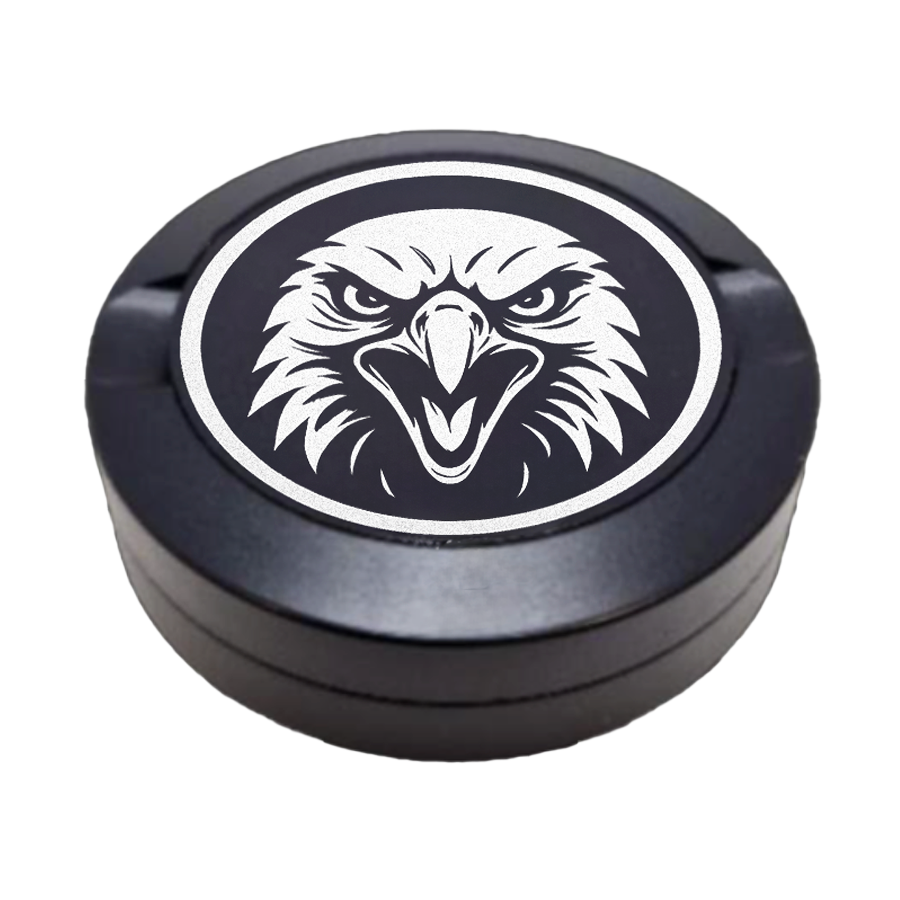 Personalisierte Snusdose mit Monogramm Gravur aus Aluminium, minimalistisch, elegante Lasergravur mit Aquila Prime Motiv