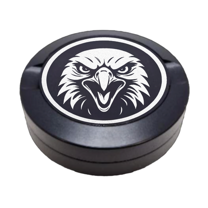 Personalisierte Snusdose mit Monogramm Gravur aus Aluminium, minimalistisch, elegante Lasergravur mit Aquila Prime Motiv