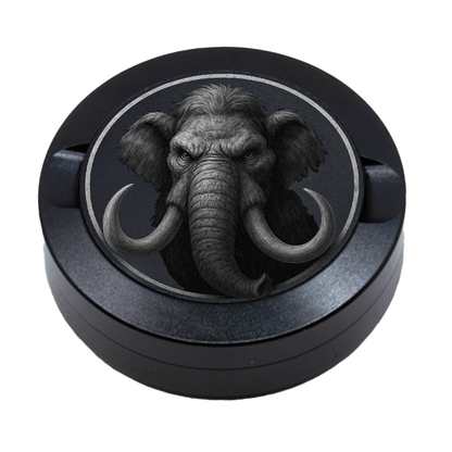 Personalisierte Snusdose mit Mammut Monogramm Gravur aus Aluminium, minimalistisch, elegante Lasergravur mit Motiv