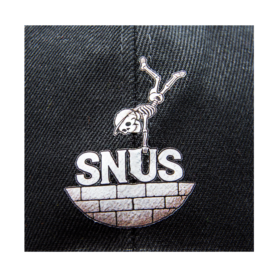 Ripsi Baseballmütze in Schwarz mit aufgedrucktem Ripsi im Handstand Logo, Nahaufnahme