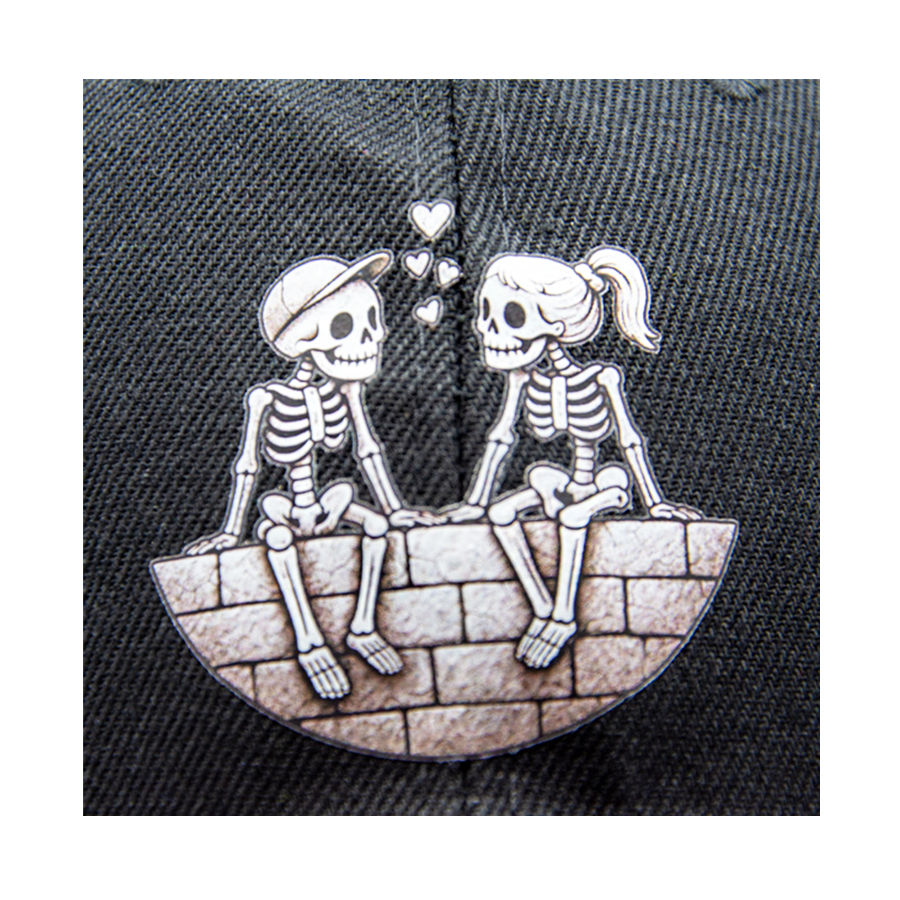 Ripsi Baseballmütze in Schwarz mit aufgedrucktem Ripsi in Love Logo, Nahaufnahme