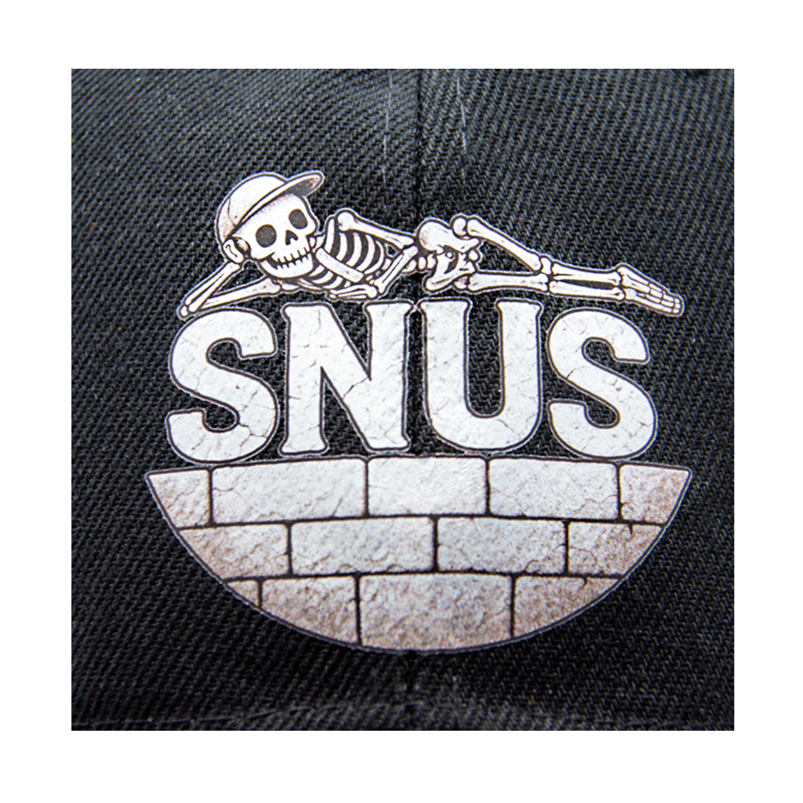 Ripsi Baseballmütze in Schwarz mit aufgedrucktem Ripsi liegend Logo, frontales Design, Nahaufnahme