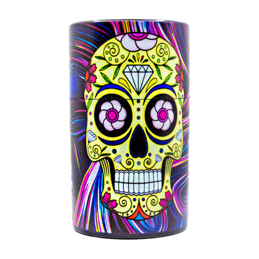 Snus Safe Box mit Sugar Skull Motiv, Vorderansicht des verschlossenen Produkts, kompakte Aufbewahrung für Snus