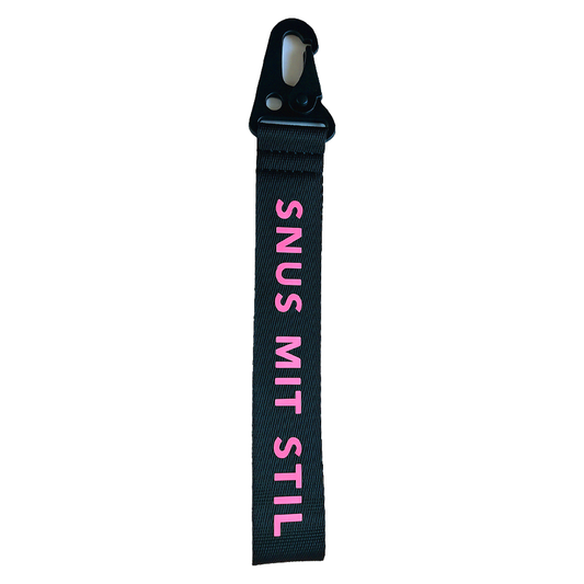 Schlüsselanhänger mit Aufdruck Snus mit Stil in pink, Karabiner und Leinenband zur Sicherung an der Handtasche