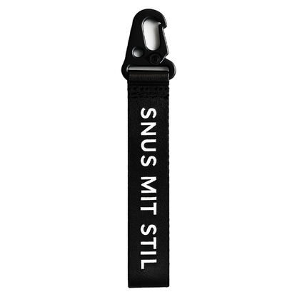 Schlüsselanhänger mit Aufdruck Snus mit Stil, Karabiner und Leinen band zur Sicherung an der Handtasche