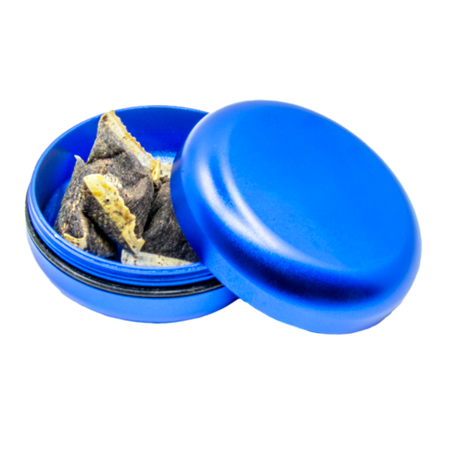 Snus Waste Mini, geöffnetes kleines Döschen ohne Bedruckung, in Blau, zeigt Innenraum, praktisch für Aufbewahrung von gebrauchtem Snus.
