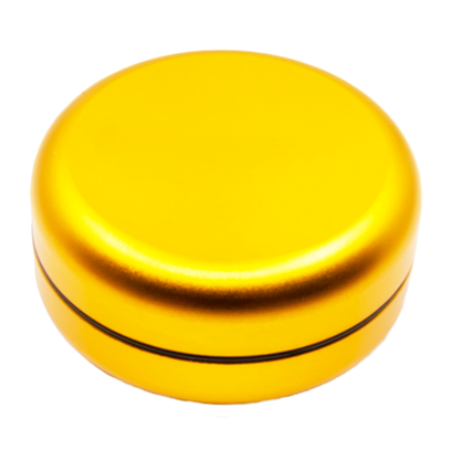 Snus Waste Mini, geschlossenes kleines Döschen ohne Bedruckung, in Gold, kompakt und handlich für unterwegs.