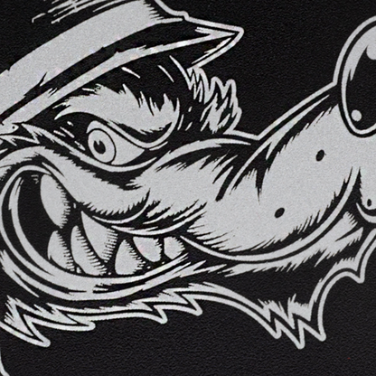 Snusdose graviert mit Iron Fang Motiv aus Aluminium, personalisierte Lasergravur, robuste Aufbewahrungsdose für Snus.