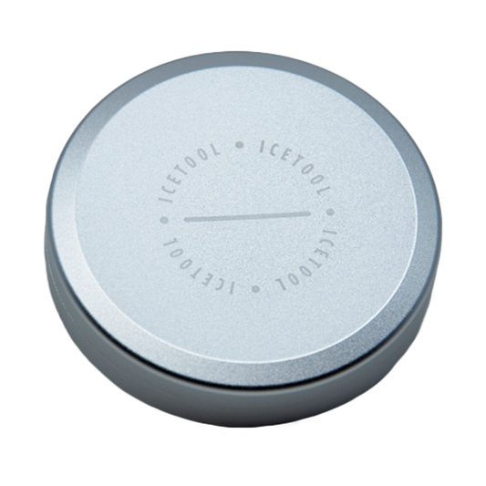 Icetool Snusdose in Silber geschlossen mit sichtbarem Logo